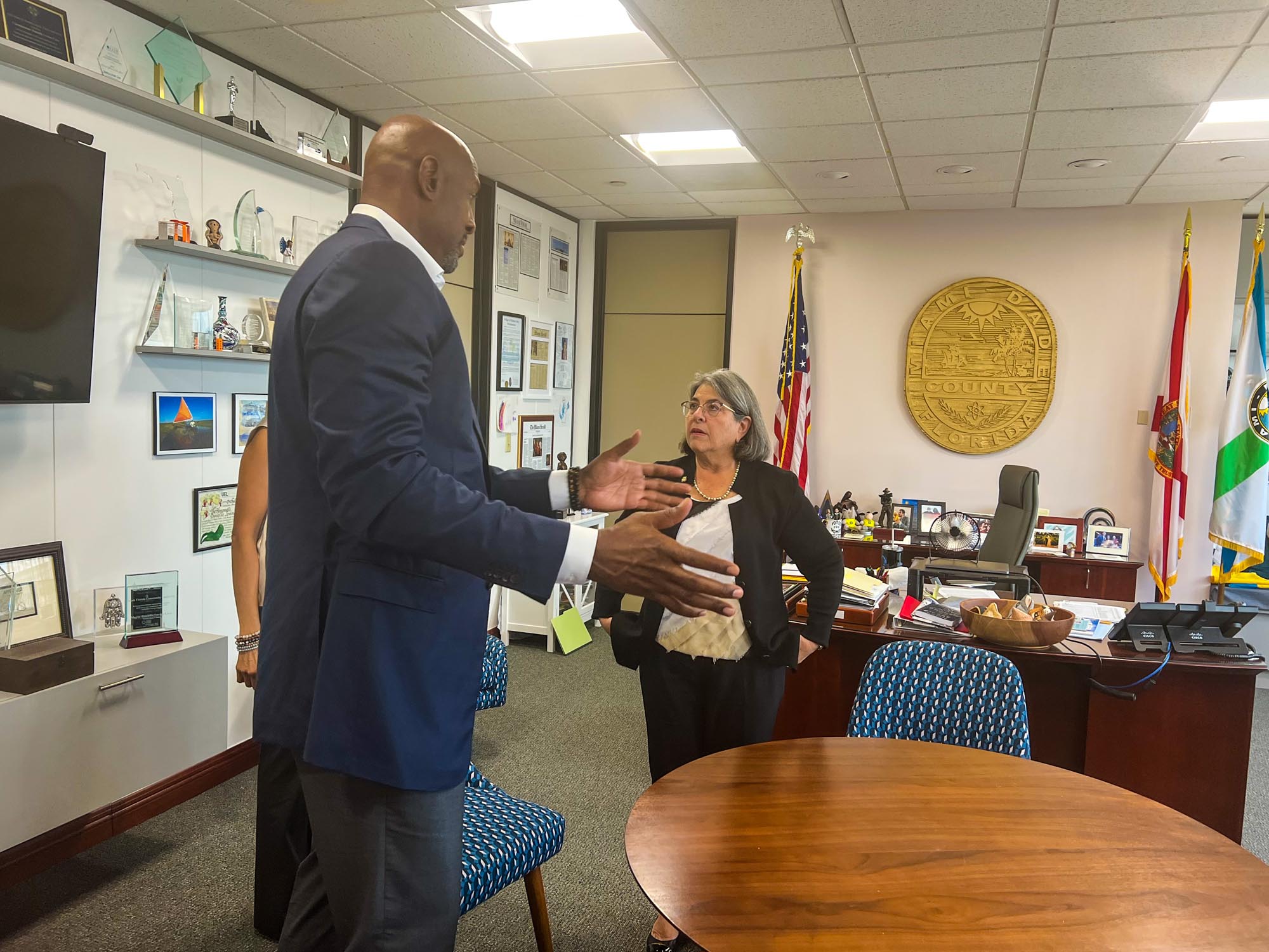 Alonzo Mourning visits with Miami-Dade Mayor Levie-Cava