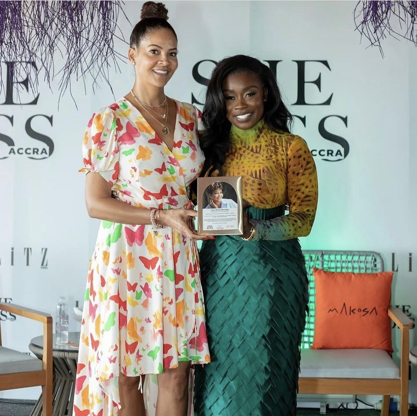 Tracy Mourning accepts an award at the Glitz Africa She Boss networking event