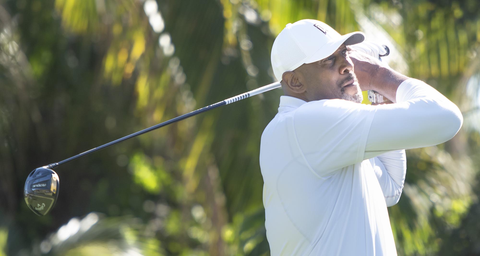 Alonzo Mourning tees off at the Golf Classic